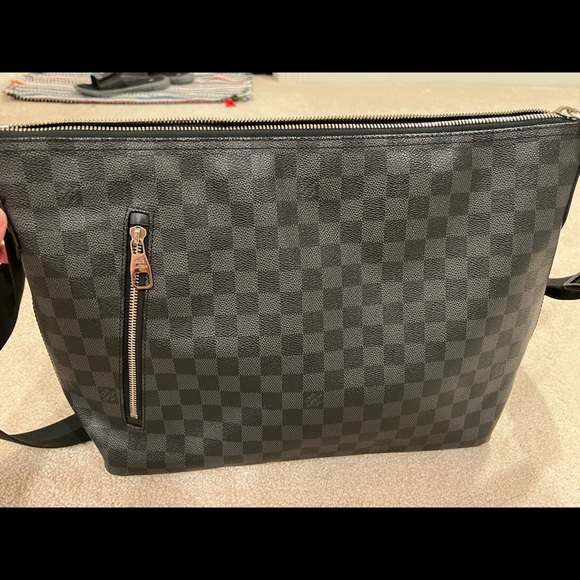Louis Vuitton Men’s bag - Picture 2 of 7